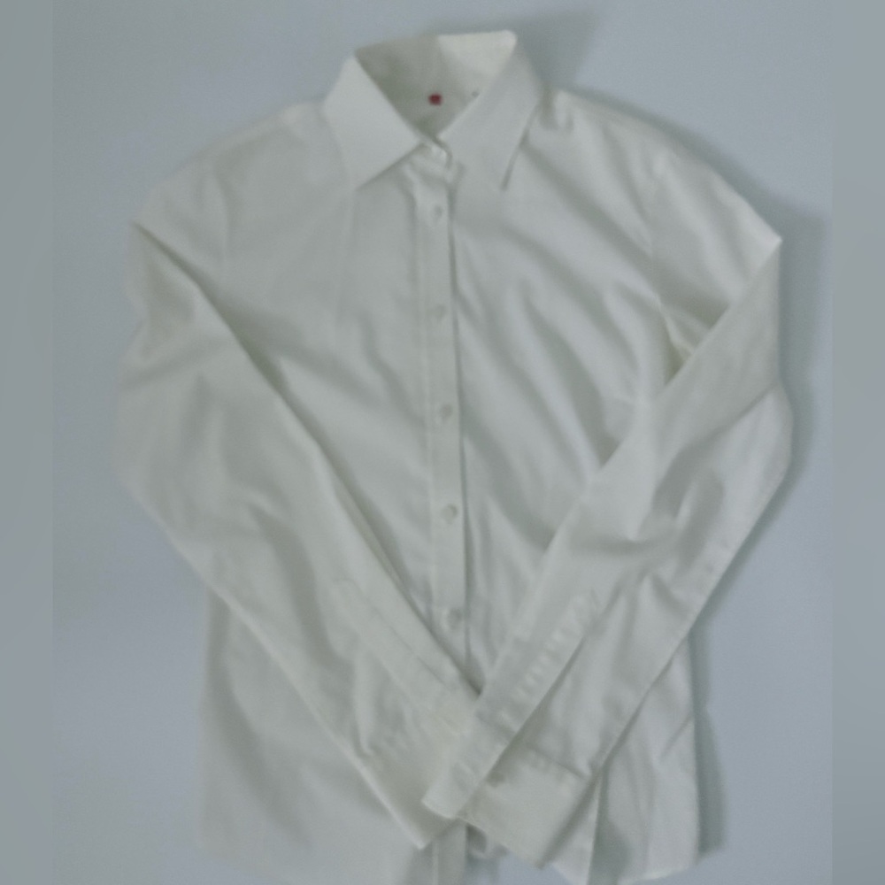 Uniqlo Classic White button down long sleeve shirt
